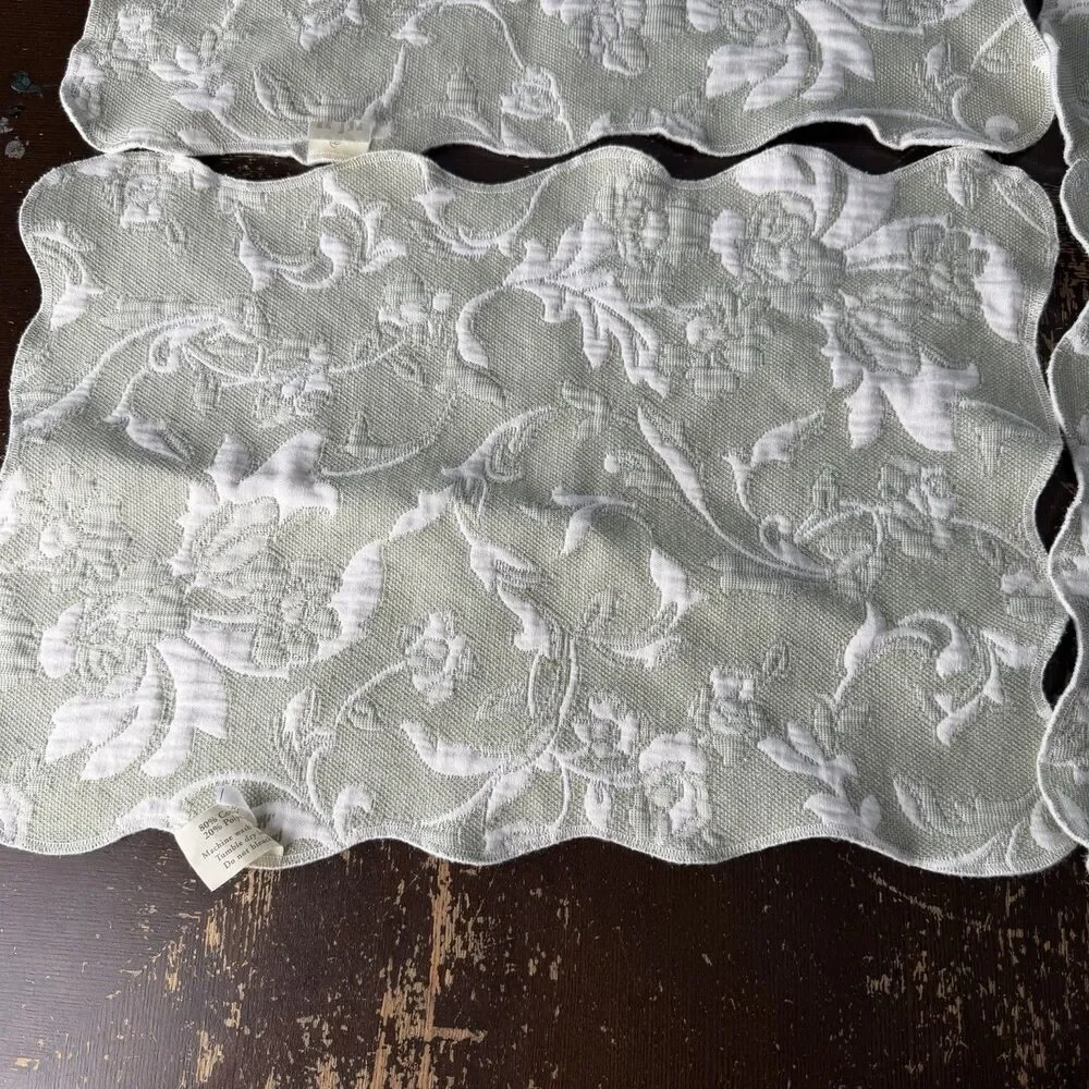 Colchas Domingos Placemats Set of 4 Sage Green White Matelasse Jacquard Scallop